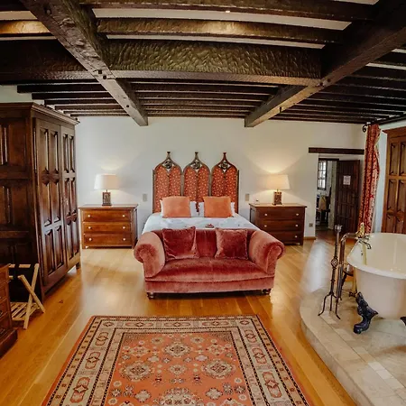 Chateau De Tournou