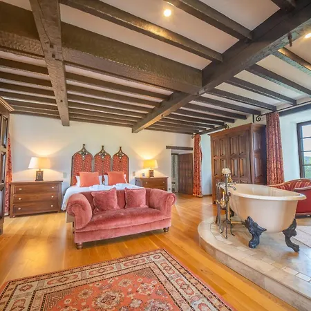Chateau De Tournou Ferienhaus